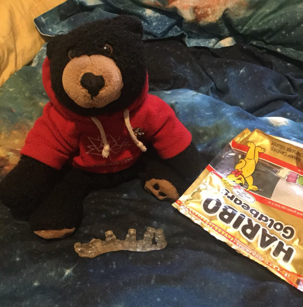 BestAlertBert's tweet image. Hey @GWR, can I get some kind of world record for this string of #Haribo gummy bears?