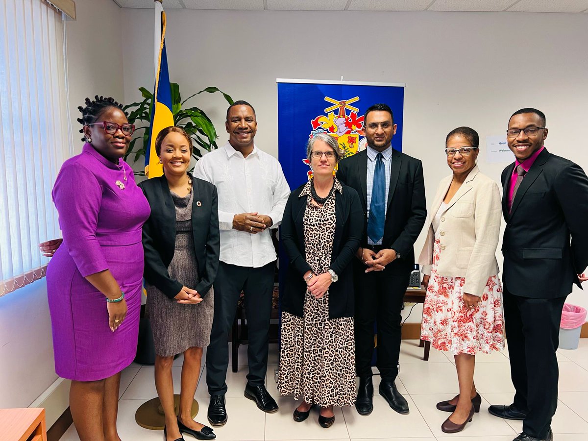 UNDRR_Americas's tweet photo. 🤝Courtesy call of @SaskiaCarusi and the @UNDRR_Americas team in Barbados. Saskia congratulated Barbados on the efforts and advancements in the implementation of the #SendaiFramework and provided an update on the areas of work of @UNDRR_Americas in Barbados at present. 🌎#DRR https://t.co/9N5p728ePk