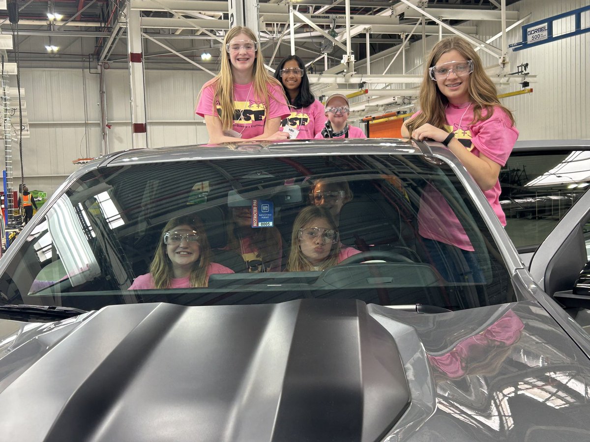 FZ_NMSCamp's tweet image. #GetWISE at @GM Wentzville was eye opening and inspiring for our girls today. Girls participated in challenges, raced cars, and broke out of an escape room!! #Engineering #Barbie  @fznmscougars #FZSD  #STEM