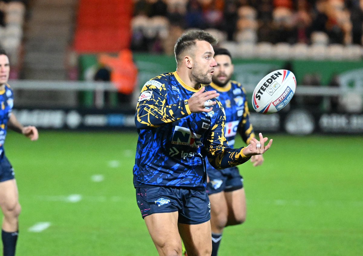 leedsrhinos's tweet photo. ⏰ 10 minutes until kick off https://t.co/f9Ns7635px