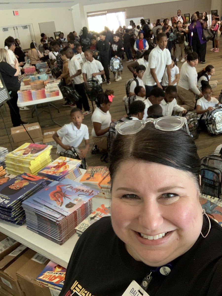ToniShipley1's tweet photo. Dallas ISD students enjoyed the book selection at the African American Read-In. #DallasISDBlackHistory https://t.co/tQd68U7zH7