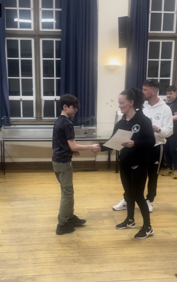 It was wonderful to welcome coaches from West Oxon Boxing Club to the Boarding House last night. They presented certificates to those who took their assessments at the end of last term. Huge congrats to all, 100% pass rate! #boxing #fitness #westoxon  #boardingschool