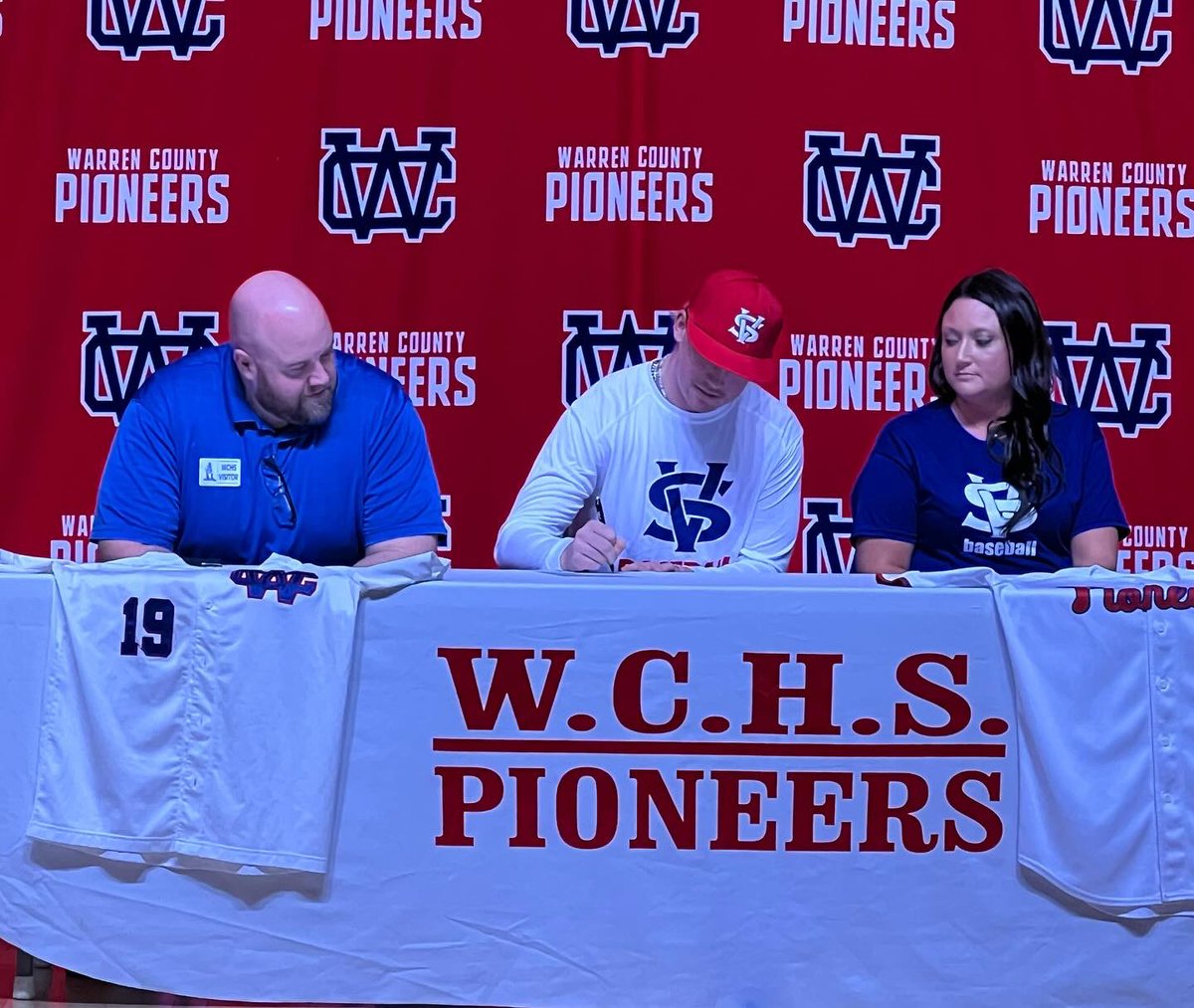 Another Pioneer signing on this Friday eve! Senior Easton Denning signed his letter of intent today to continue his baseball and academic careers at Vol State! We are #pioneerPROUD! 🚾❤️🧢⚾️