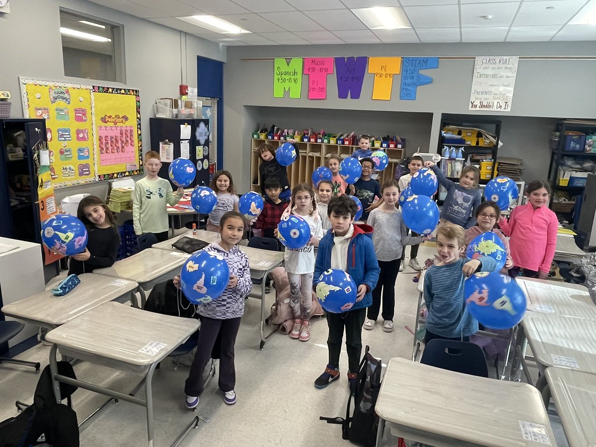 MrsBauerOP's tweet image. Making Globes out of Balloons 🌎 @OPSchoolsNJ