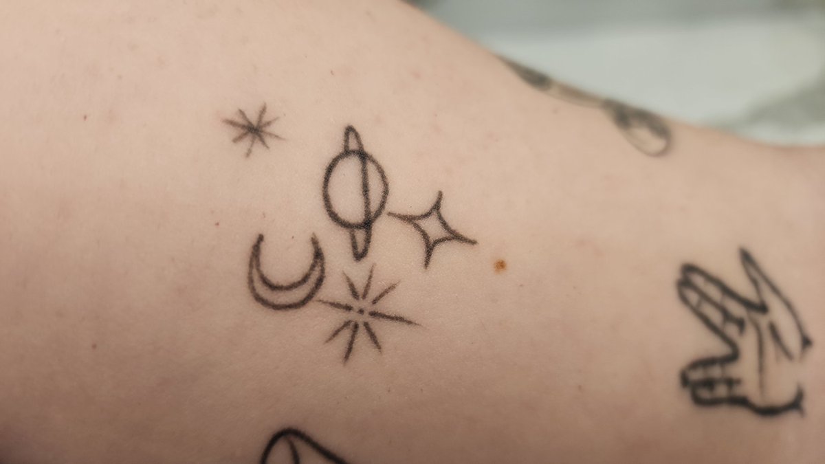 madilynjoy's tweet photo. @shimmeringtay13 Red flowers (art from merch) and my moon and Saturn 💙 many more to come. https://t.co/xyf61nsHCJ