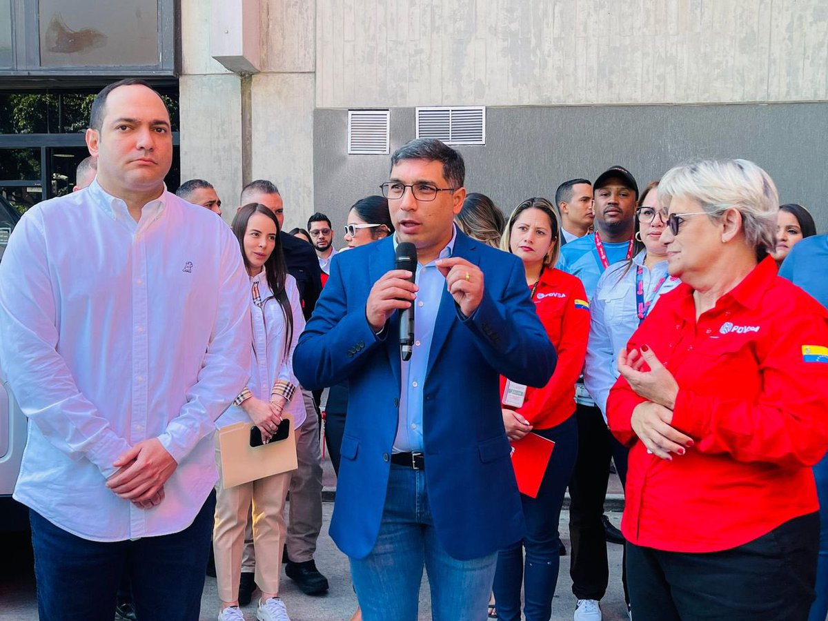 Seguimos avanzando en la consolidación de las reivindicaciones y beneficios de la clase trabajadora de PDVSA. Hoy entregamos ambulancias a la Dirección Ejecutiva de Salud y unidades de transporte que se traducen en una mejora significativa del bienestar de nuestra fuerza laboral.