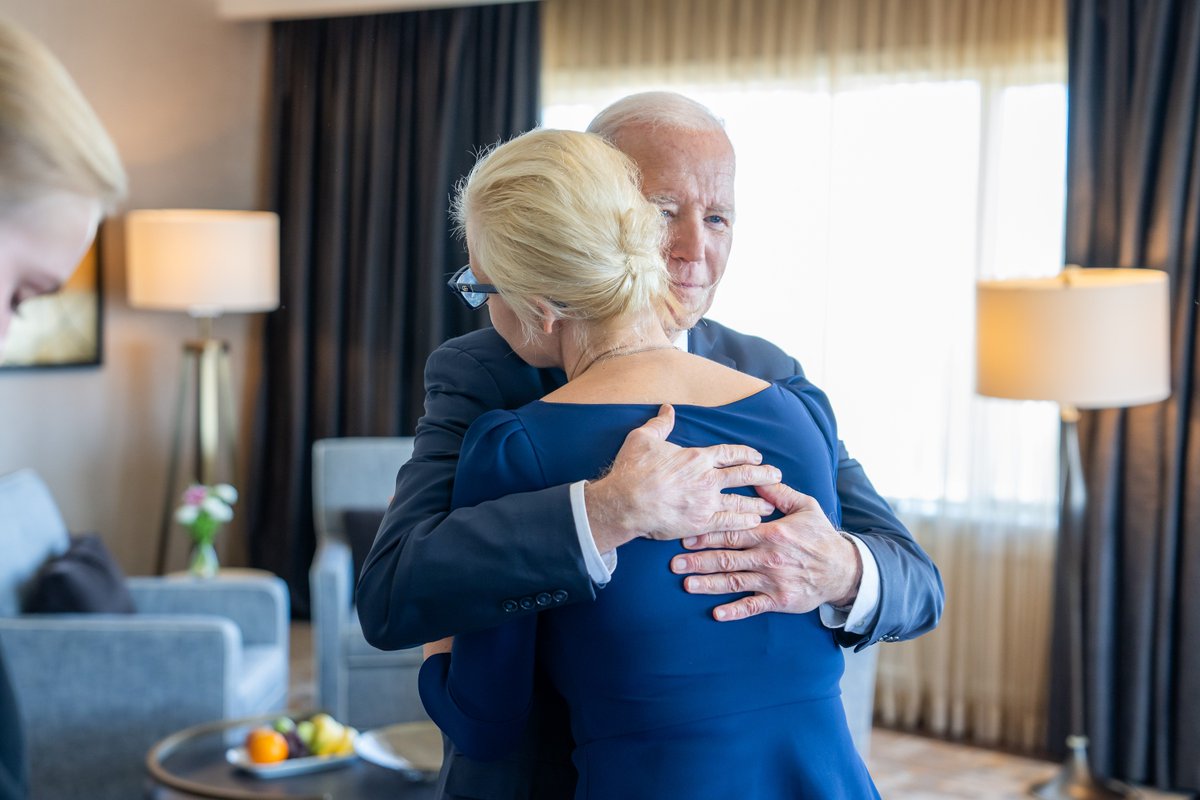 Victorshi2020's tweet image. What an image of President Biden hugging Yulia Navalny just now in San Francisco. President Biden is fundamentally a good, empathetic, and compassionate human &amp;amp; he is the leader Ukraine &amp;amp; our democracy needs. It's that simple. Thank you, President Biden.