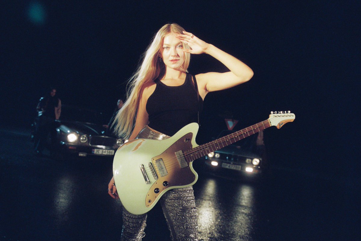 Do you have videos of Astrid performing live your favorite songs? 

We are currently working on promoting Astrid’s music on our TikTok account  with live performances to avoid copyright claims. If you want to send your videos, feel free to DM us!

🔗 tiktok.com/@astrldsmeplas…