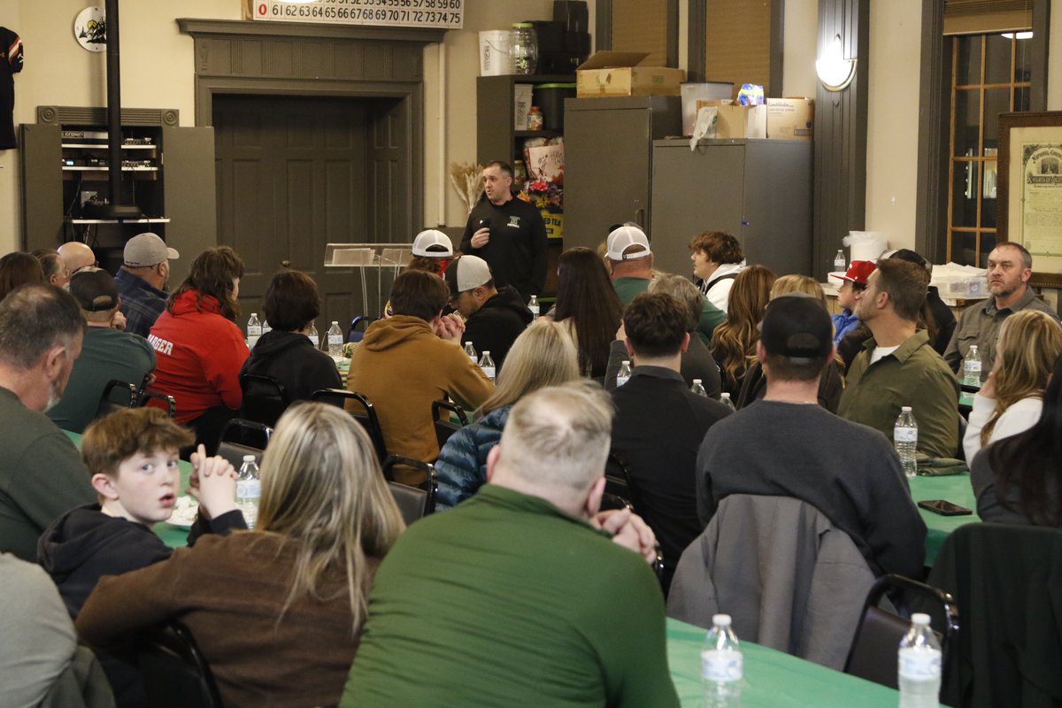 Awesome event last night celebrating our incoming recruits! 23 of our 33 signees were able to make it with their families! Over 100 people in attendance for our Signing day Party! Huge thanks to everyone that attended and to everyone that made this night possible! 
#Family