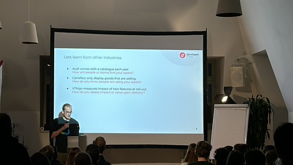 DataBeersBru's tweet photo. Our third speaker at #databeers #brussels is Rik Pauwels, showing how you can increase the efficiency of your big data usage ⚙️📈 https://t.co/sUEcuNO2VA