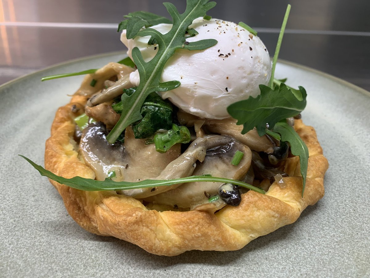 Today Special Light Lunch <a href="/ElvedenEstate/">Elveden Estate</a> Wild Mushroom, Spinach &amp; Leek Tart • Poached Egg • Rocket • Chives <a href="/barrowboy0303/">Barsby Produce Ltd</a> #vegi #fresh #Food #lunch
