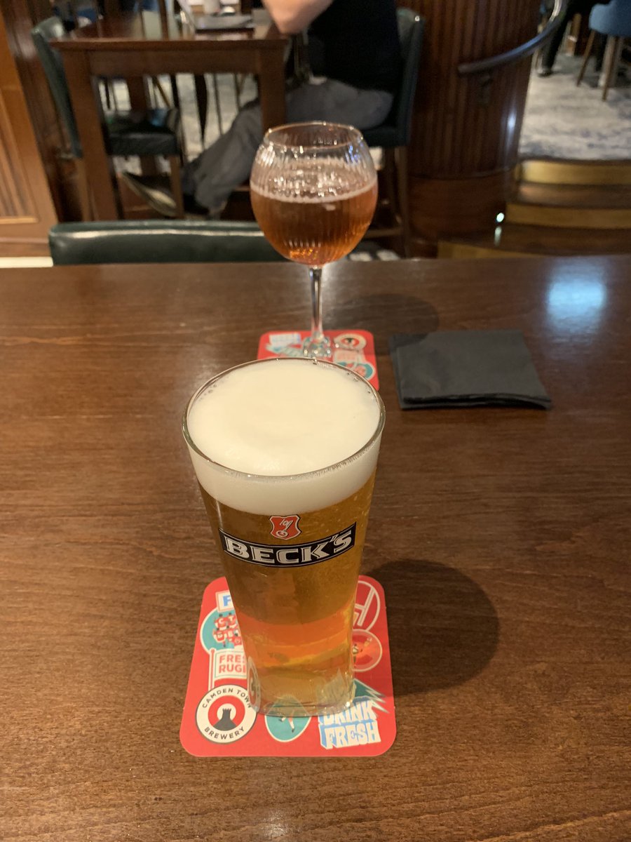 Hotel drinks before hitting the airport 1st thing in the morning. Cheers folks. 🍻🙌