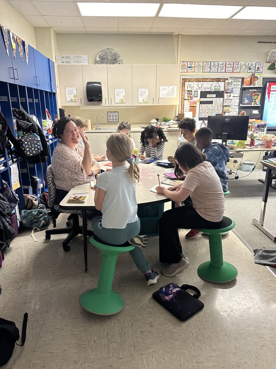 5th graders ⁦<a href="/KESkangaroos/">Kipps Elementary</a>⁩ enjoying their reading and writing lessons! #mcps_va