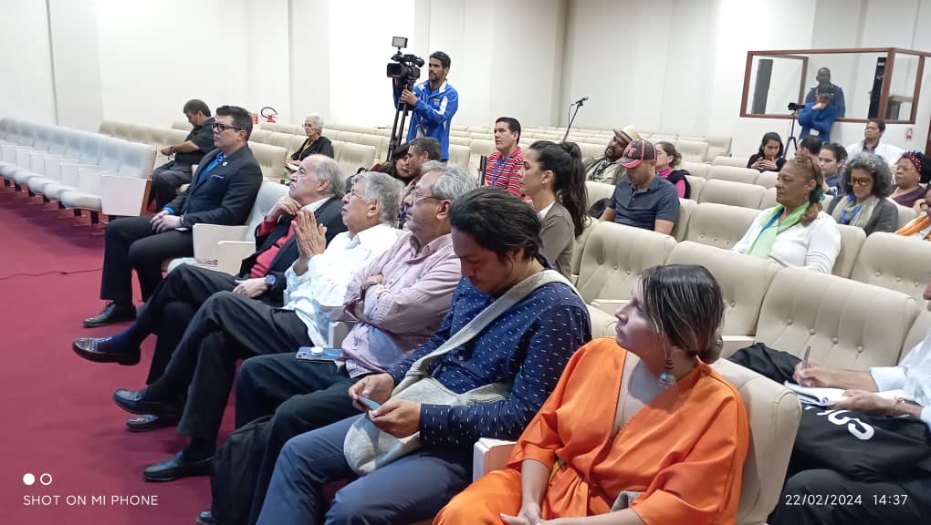 Omar Valiño tweet media