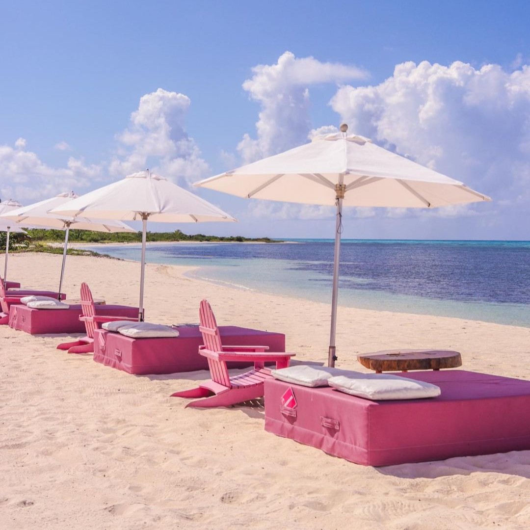 Escape to the paradise and experience the ultimate beach bliss at #AnemonaDeMar! 🌊 Unwind, recharge, and make memories that last a lifetime. Pack your bags and let the island adventure begin. Book now! 🌺✨ 📷 IG anemonademarczm @GoQuintanaRoo #MexicanCaribbean #Paradise