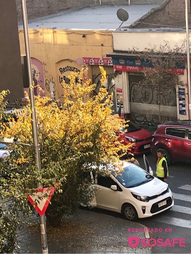 Unvecino631156's tweet photo. Municipalidad ausente. Ya son varias las denuncias por el cite ilegal de Jofre 282-284-286, ambiente de drogadiccion, abuso de alcohol, vulneracion de los niños, prostitucion, carretes hasta las 7:00, etc. el dueño se ha beneficiado a mas no poder. Cobra hasta $250.000 por pieza https://t.co/QTWCSDheb4