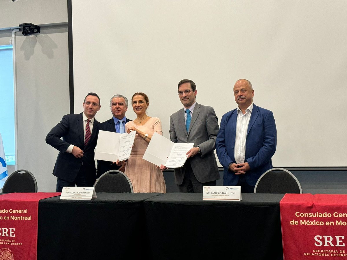 luisgure's tweet photo. Se inaugura la primera Plaza Comunitaria en 🇨🇦 que beneficiará a migrantes mexicanos y latinoamericanos que llegan a residir a Montreal. Gracias  @INEAmx @aestivill @CaciImmigrants @MIFI_QC @ImmigrantQuebec y al consulado @SRE_mx de 🇲🇽 por el apoyo para concretar este proyecto https://t.co/8UAvrH8tT0