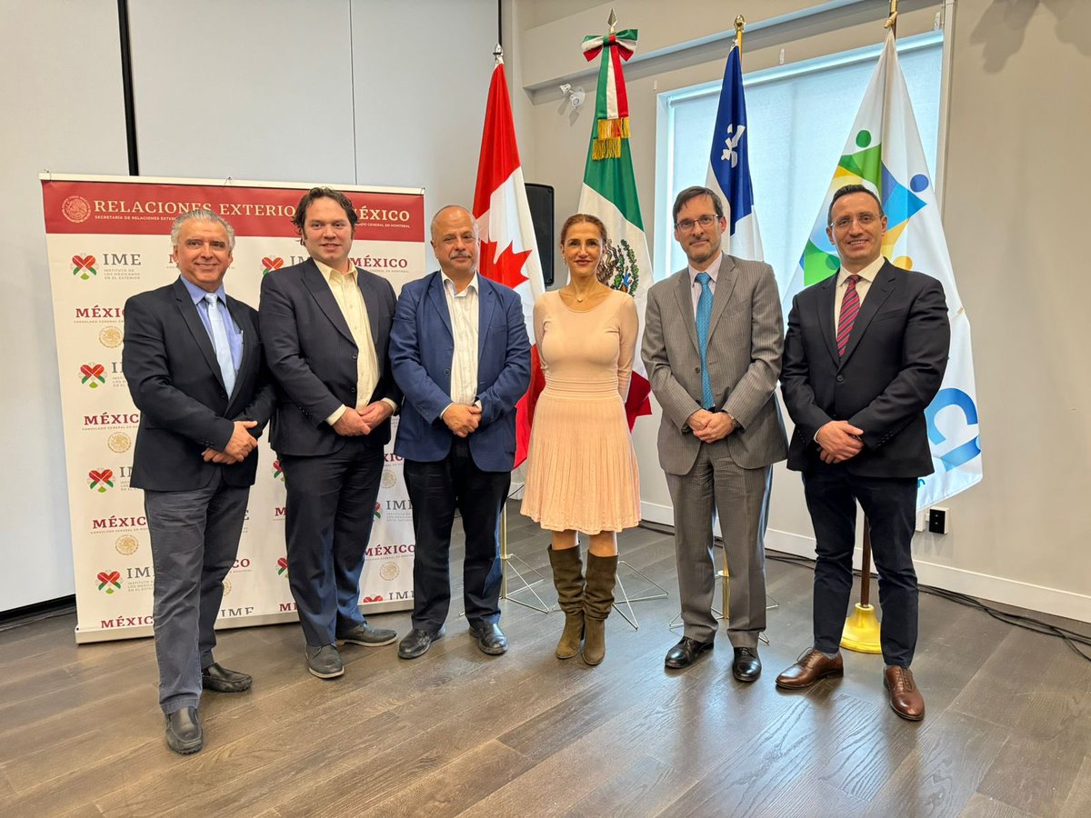 luisgure's tweet photo. Se inaugura la primera Plaza Comunitaria en 🇨🇦 que beneficiará a migrantes mexicanos y latinoamericanos que llegan a residir a Montreal. Gracias  @INEAmx @aestivill @CaciImmigrants @MIFI_QC @ImmigrantQuebec y al consulado @SRE_mx de 🇲🇽 por el apoyo para concretar este proyecto https://t.co/8UAvrH8tT0