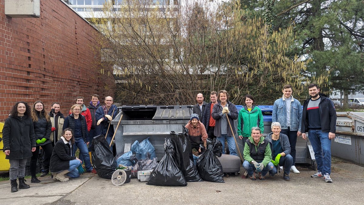 Turning our commitment to #sustainability into action, our group and fellows of the Institute of Earth Sciences took part in a joint cleanup effort. Together, we contribute to a cleaner and more eco-conscious workplace. 🌏 #EnvironmentalAwareness #CleanUpDay