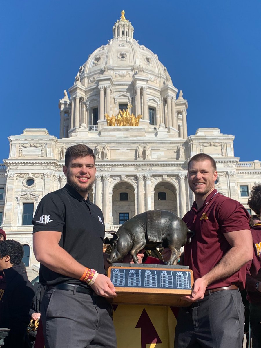 Dragan and Mark brought a guest to U of M Day at the State Capitol🐖 #RTB #SkiUMah #Gophers