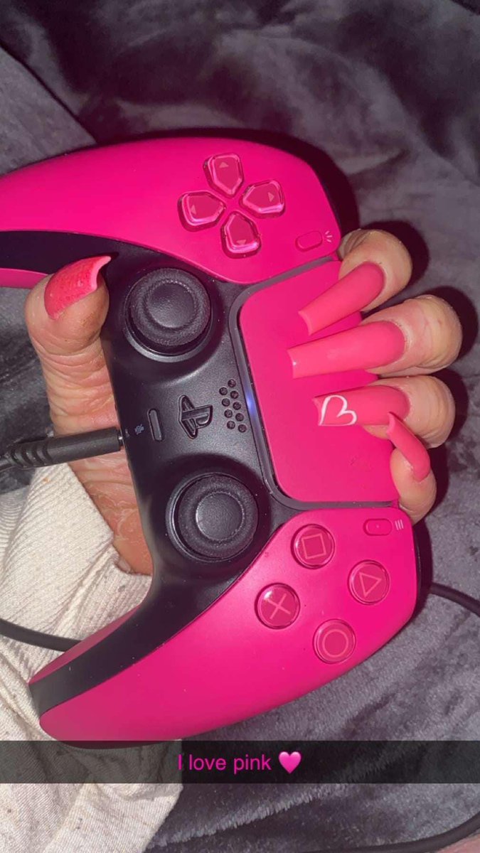 _ascorpiosdiary's tweet photo. The pink PS5 controller with the pink console cover 😍💗 https://t.co/dX45TCnjgI