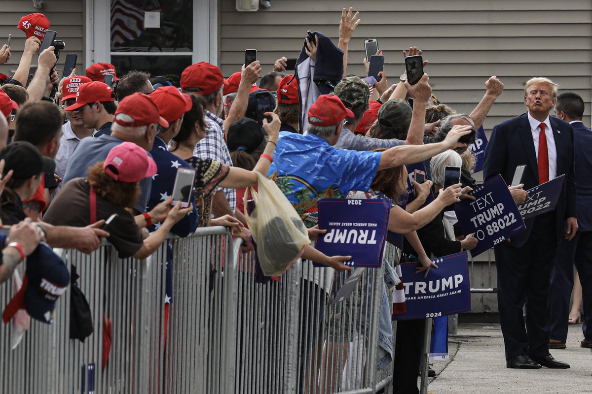 BosPressPhoto's tweet photo. BPPA Photography of the Year contest. Politics - First Place. Congratulations to Cheryl Senter/Freelance @seeclicksend https://t.co/wQJ6wCCkE5