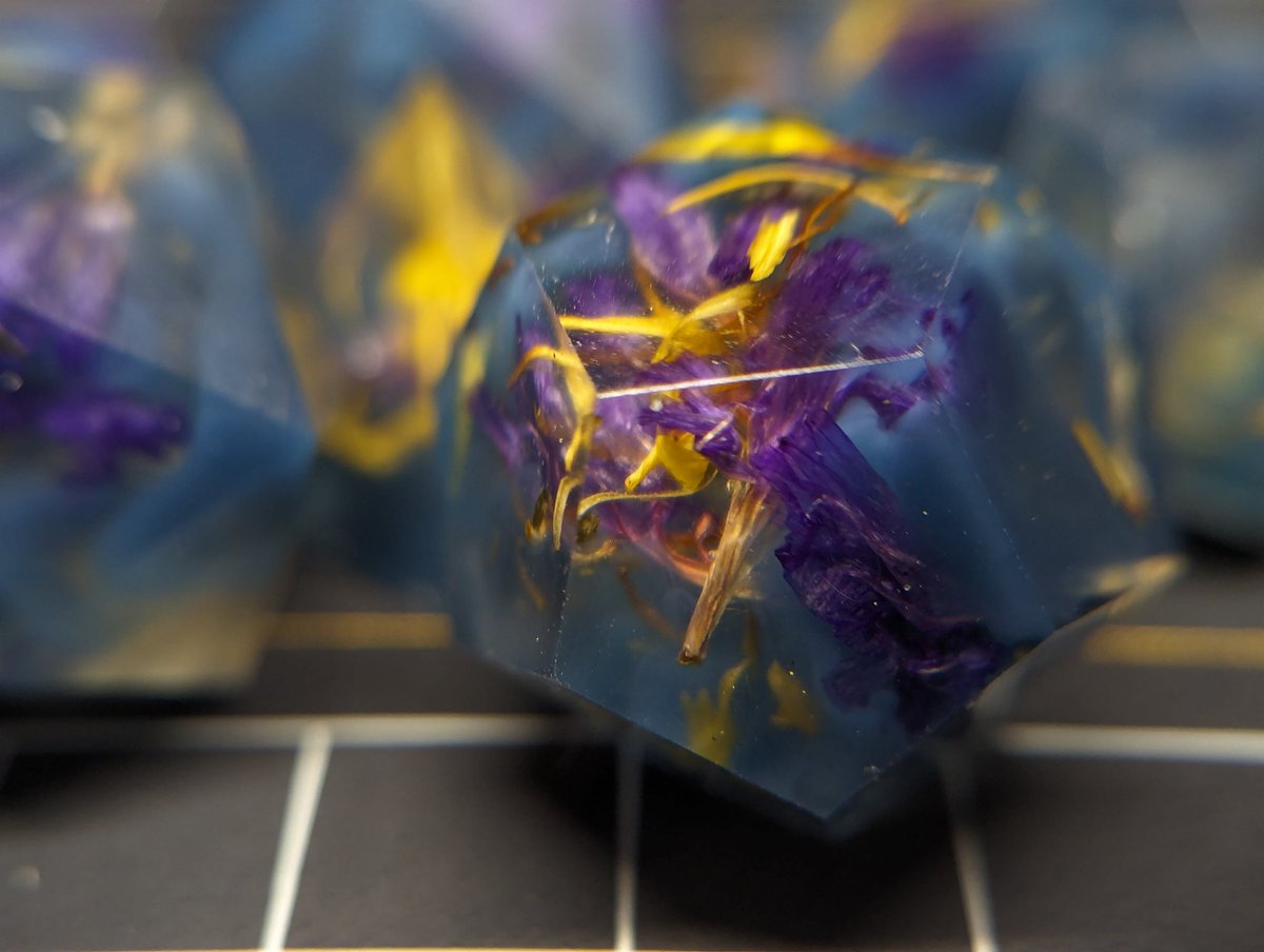 TweetsOfAly's tweet photo. Yasha Nydoorin - For Zuala🪻🌼 
(inserts to B painted and shelled)

#clickclacks #mathrocks #crfanart
#CriticalRole #criticalrolecampaign2
#cr2 #Yasha #YashaNydoorin #critrolefanart #campaign2 #critrole #dnd #dice #polyhedraldice #dungeonsanddragons #criticalrolefanart #d&amp;d #crc2 https://t.co/t3odc34Wko