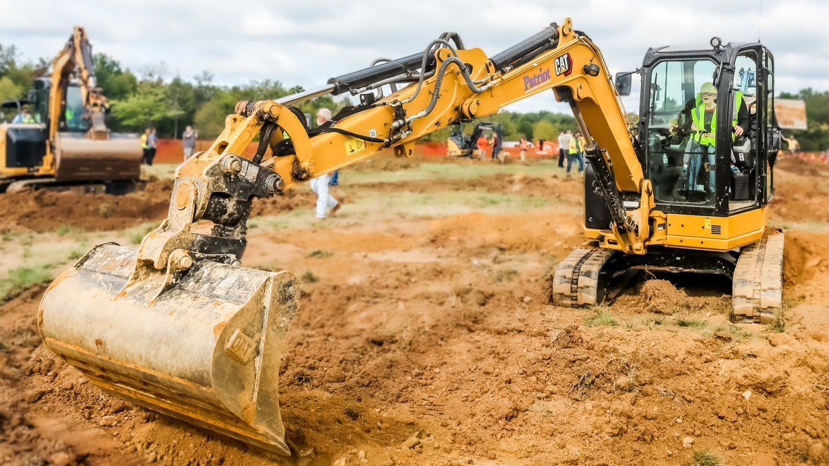 merrittcomps's tweet image. 🎉👏 A huge congratulations to Kelly Wells, Eric Dunn, and Shaelyn Mullaney in our Virginia office, as well as the entire Big Dig Committee for fundraising over $113,000 for @AmericanCancer and @InovaHealth&apos;s Pediatric Oncology Department.