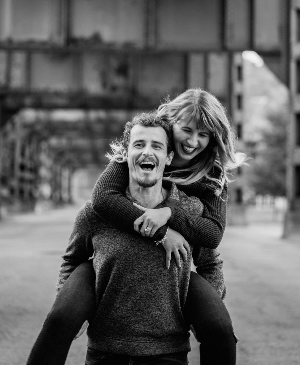 XTOPhotography's tweet photo. To make someone Laugh is worth gold. #pittsburghweddingengagementphotographer #pittsburghengagementsession #photographybyxtophotography #winterengagementsession https://t.co/8OgsaK431R