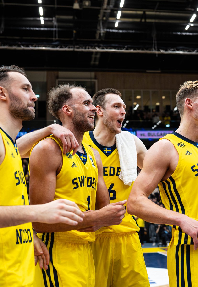 swebasketball's tweet photo. THANK YOU, SWEDEN. 🇸🇪💛

📺: @ElRealAMJ

#SwedenBasketball | #DareToBelieve https://t.co/QN6TW2Nzrf