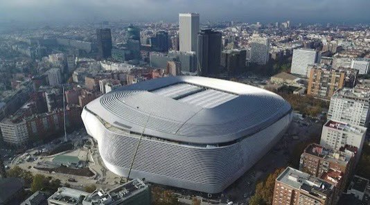 En serio, sin bufandas ni colores. A alguien le gusta esto? Aparte de que es feo de cojones, destroza la bonita zona urbana de Madrid donde se encuentra. Es horroroso! Y juro por Gamper que si fuera el Camp Nou diría lo mismo!