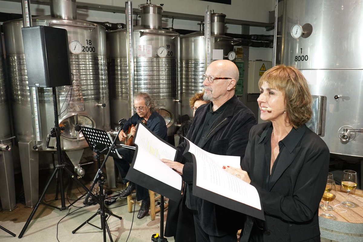 FundacioPalmaFS's tweet photo. 📖 ‘𝑷𝒐𝒆𝒔𝒊𝒂 𝒊 𝑽𝒊’

🗣️ Agnès Vanrell i Miquel Mora reciten poemes de…

📖 Josep Pla
📖 Joan Salvat-Papasseit
📖 Joan Vinyoli
📖 Bernat Nadal
📖 Vicent Andrés Estellés
📖 Mateu Xurí
📖 Jaume Ressell
📖 Joan Pomar
📖 Altres

#FundacióMiquelJaumePalmaFutsal
#Apropdetu https://t.co/bTbsbWGQVb