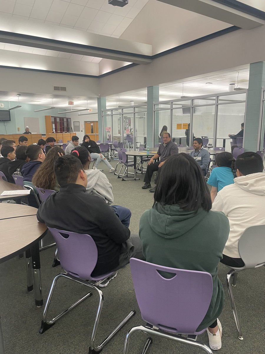ellengianakis's tweet photo. Thank you to our amazing CNHS staff,  SHS students, CNHS alumni, and guest speakers for participating in our multilingual student retreat today. Our students had an amazing day learning more about each other and planning for their futures! 📚🎉 #TheRegional @CNHSPrincipal https://t.co/6Fnog8GOXM