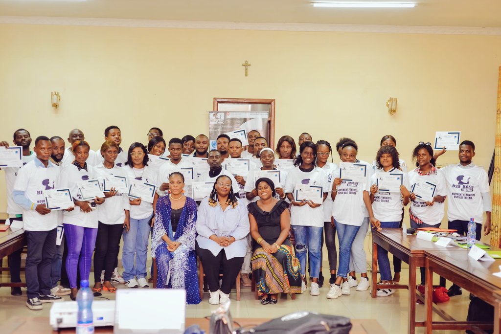 30 jeunes étudiant(e)s formé sur la sécurité numérique par le Mouvement Féministe Bisobasi Telema dans le cadre de son projet de lutte contre le discours de haine et le cyber harcèlement en collaboration avec <a href="/AmbSuisseRDC/">Ambassade de Suisse en RDC</a> et avec l'appui technique de la <a href="/MONUSCO/">MONUSCO</a>