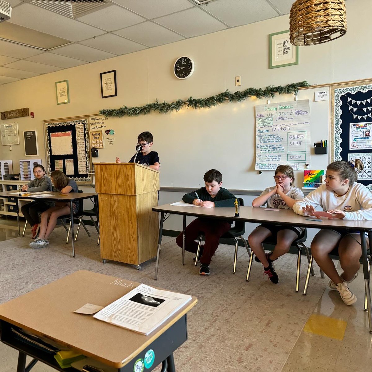 Mrs. Roth tweet media