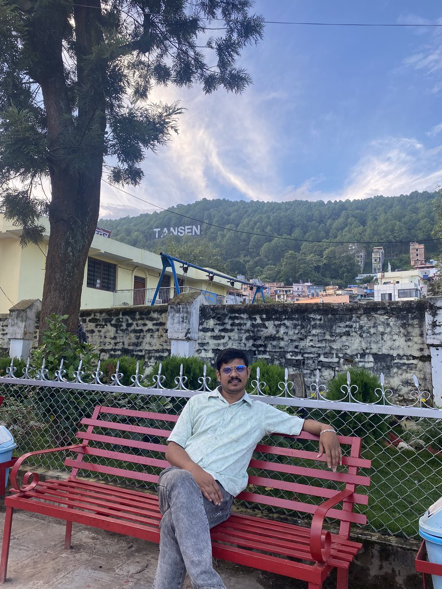 सुहाउदो खालको जिन्दगी जिउन पाए पुग्छ  
धेरै ठुलो सपना र आशहरु पनि बोकेको छैन ❣️