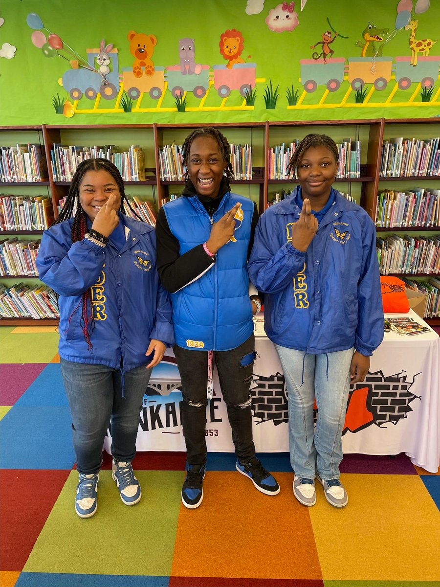 CityKankakee's tweet photo. 🇰🇺 🎉 “Kankakee United was happy to be a part of this year’s MLK Black History Event at the Kankakee Public Library. As part of the coat and book bag giveaway, Kankakee United gave away 47 KU hoodies “  🤗👏 https://t.co/ogd0toVWP1