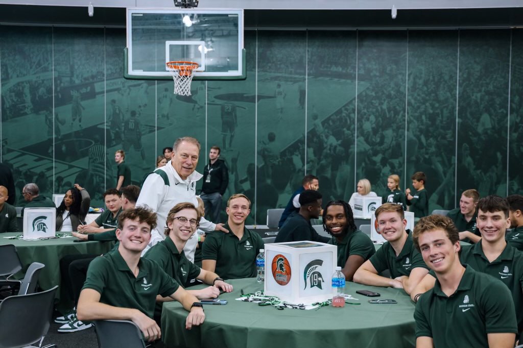 MSU_Basketball's tweet photo. National Student Manager Appreciation Week! Shoutout to our managers for everything they do for our program 🙌 https://t.co/QaHKeiN1sj