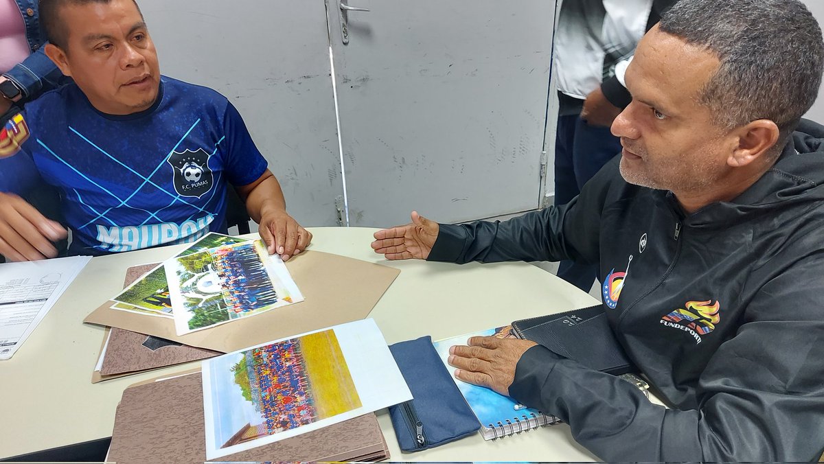 CVGFundeporte's tweet photo. La mañana de hoy CVG Fundeporte, su presidente Lic. jonat Millan realizó el primer encuentro con el Presidente del Club de fútbol Pumas de Maurak, Lic. Geogor Yanez, donde socializaron propuestas para promover las actividades deportivas en las comunidades indigenas. https://t.co/gkLKuMO52s