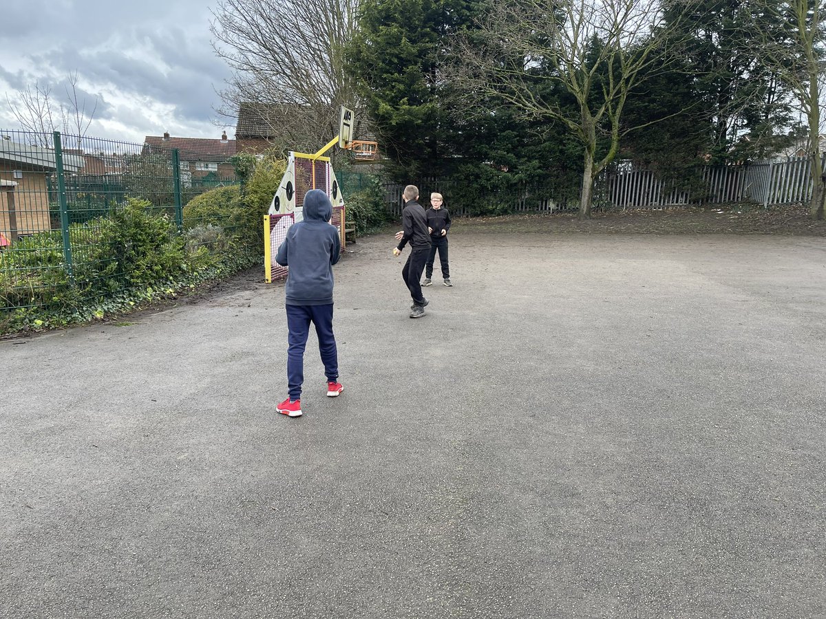 Y6Durham's tweet photo. We started our PE lesson off practicing our throwing for cricket 🏏 @AETAcademies @MeadsteadPA https://t.co/gYM9wB1nWY