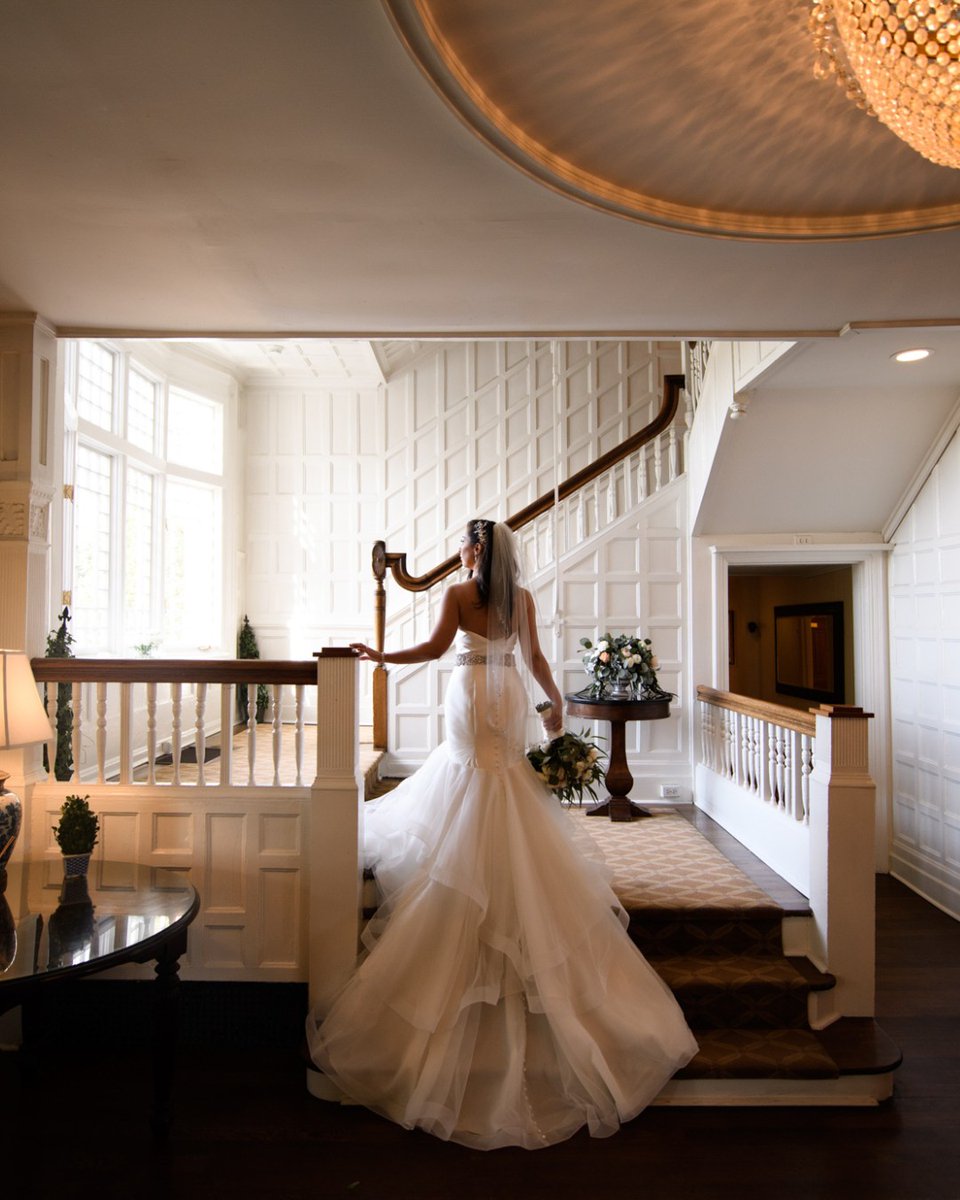 TimberPointCC's tweet image. Stepping into a lifetime of love, one staircase at a time. 💑💫
-
#LessingsWeddings #TimberPoint @Lessingsweddings
📸 : @lotusweddingphotography