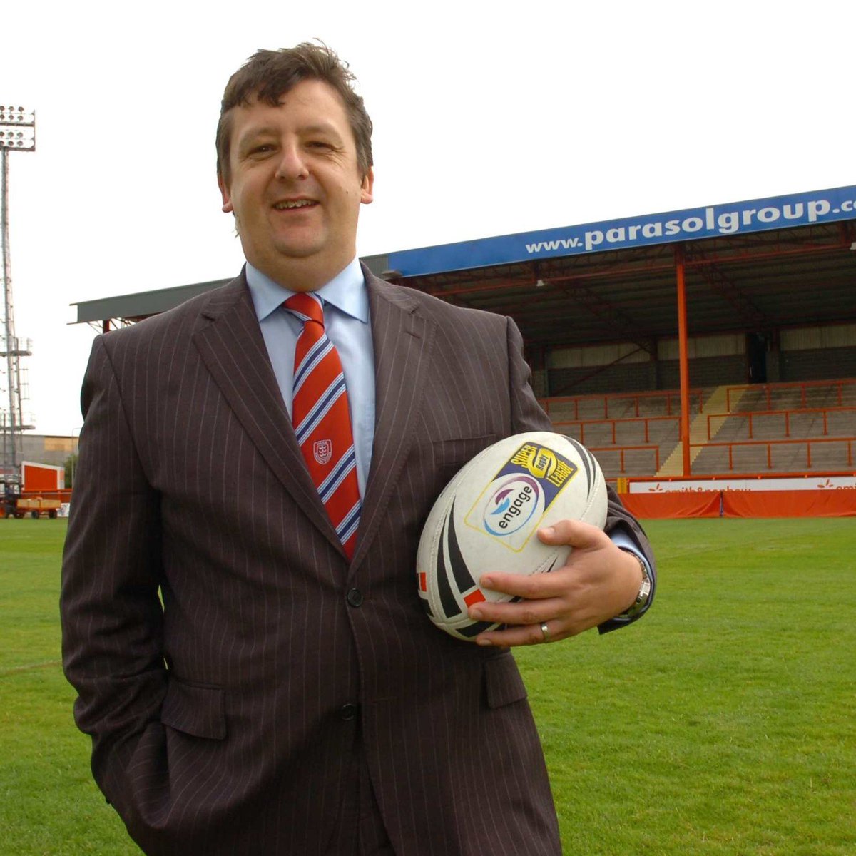 hullkrofficial's tweet photo. We will pay tribute to Rob tonight with a minute’s applause before kick-off 👏❤️

There will be an option to add 50p onto any purchase made at the bar tonight. The club will match it and all funds raised will go into Rob Crossland's fundraiser for the Dougie Mac Hospice. https://t.co/hkQf1LWEQR