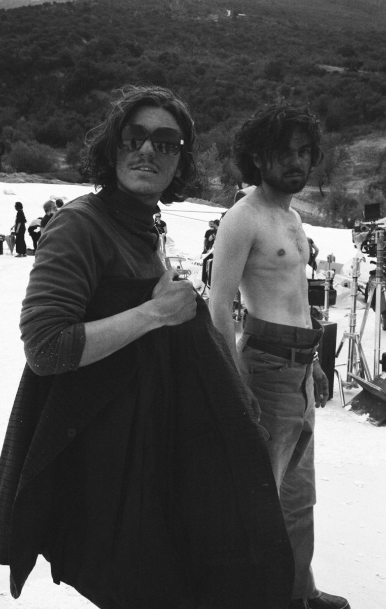 Este sábado 24 a las 5pm 🇦🇷 9 pm 🇪🇸 vamos a estar viendo todos a la vez La Sociedad de la Nieve, con el #LaSociedadDeLaNieve  se podrán hacer preguntas y van a ser respondidas en ese momento 
Nos vemos !
<a href="/FilmBayona/">JA Bayona</a> <a href="/NetflixES/">Netflix España</a> 
El fotón es de @manuelbranaa 🫶🏽🫶🏽