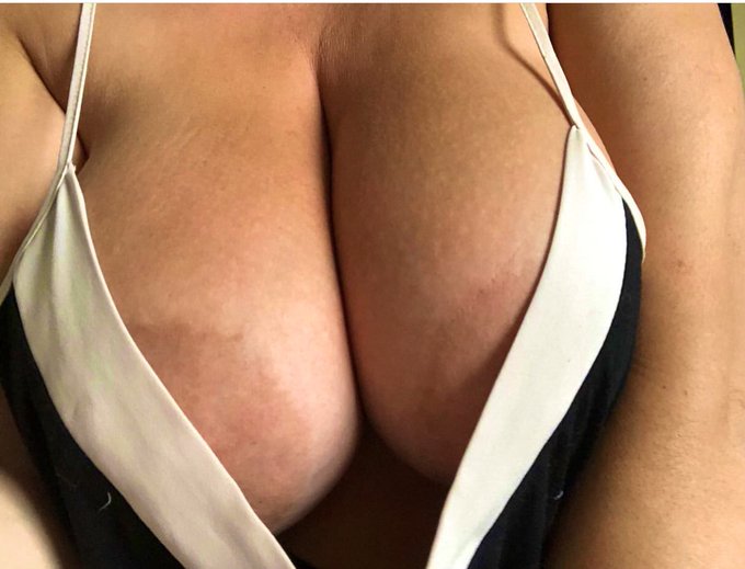 Sorry busty&rsquo;s slacking with posting ( I&rsquo;ve been busy being naughty busty again )  so thought I&rsquo;d tease<a href="/tag/allnatural"class="tags"><span>#allnatural</span></a><a href="/tag/curvy"class="tags"><span>#curvy</span></a><a href="/tag/bigboobs"class="tags"><span>#bigboobs</span></a><a href="/tag/clevage"class="tags"><span>#clevage</span></a><a href="/tag/publife"class="tags"><span>#publife</span></a>