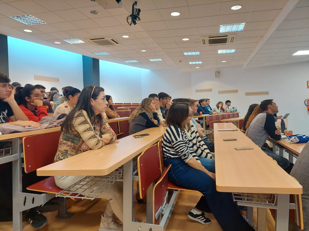biologiaum's tweet photo. Interesante charla de Carlos Ceron dentro de las conferencias programadas en la Semana de #Biologia. Muchas gracias por la participación 👏. @UMU https://t.co/O1ekpOZL6P