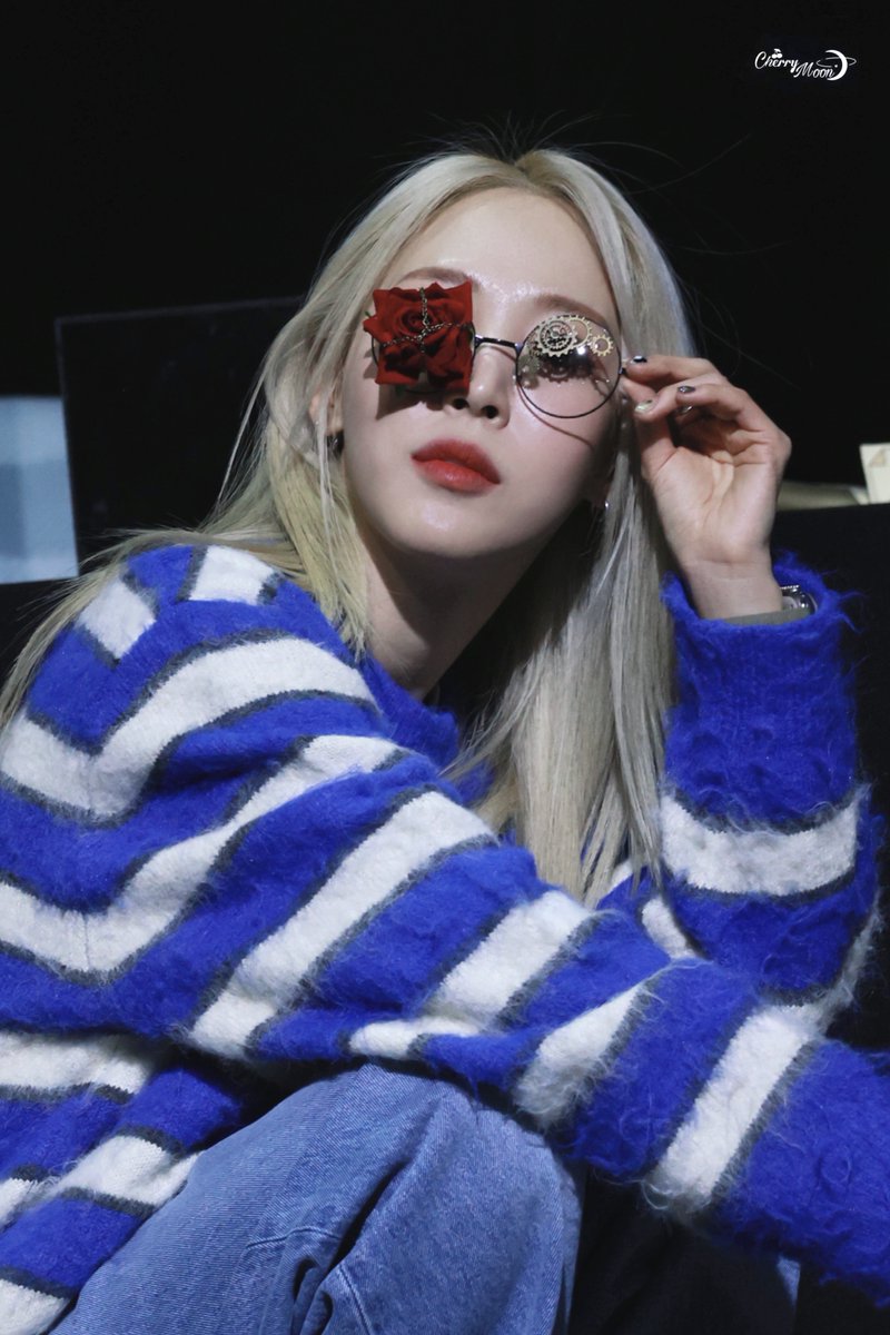 Cherry_ry0115's tweet photo. 240222
에버라인 팬싸

🎩🌹

#문별 #MoonByul 
#마마무 #MAMAMOO https://t.co/z1CM2R6W8y