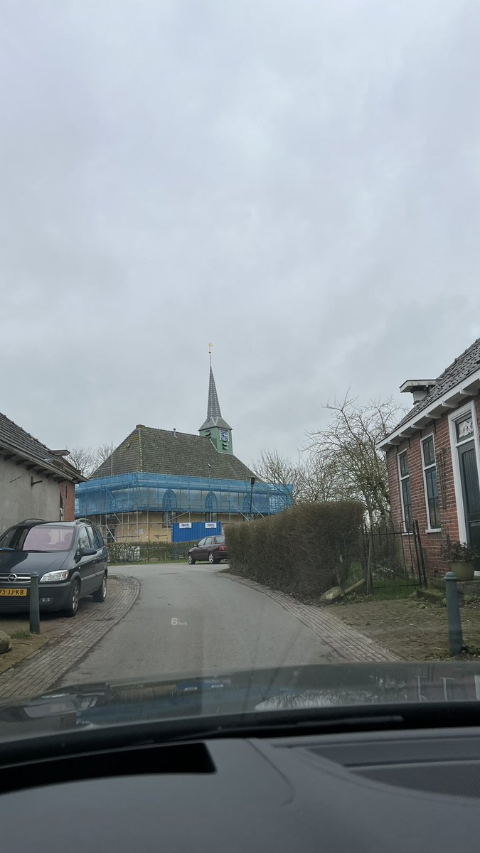 BSchollema's tweet photo. Op een rond ritje maar even door het mooie #Stitswerd. Wat drukte om de toren van het kerkje. Van wit naar groen.
Weer kleur op de wangen. Mooi!
Dus dat ie lang wit is geweest was eigenlijk een missertje.
#zoveelmensenzoveelwensen https://t.co/QiiiSPdVQL