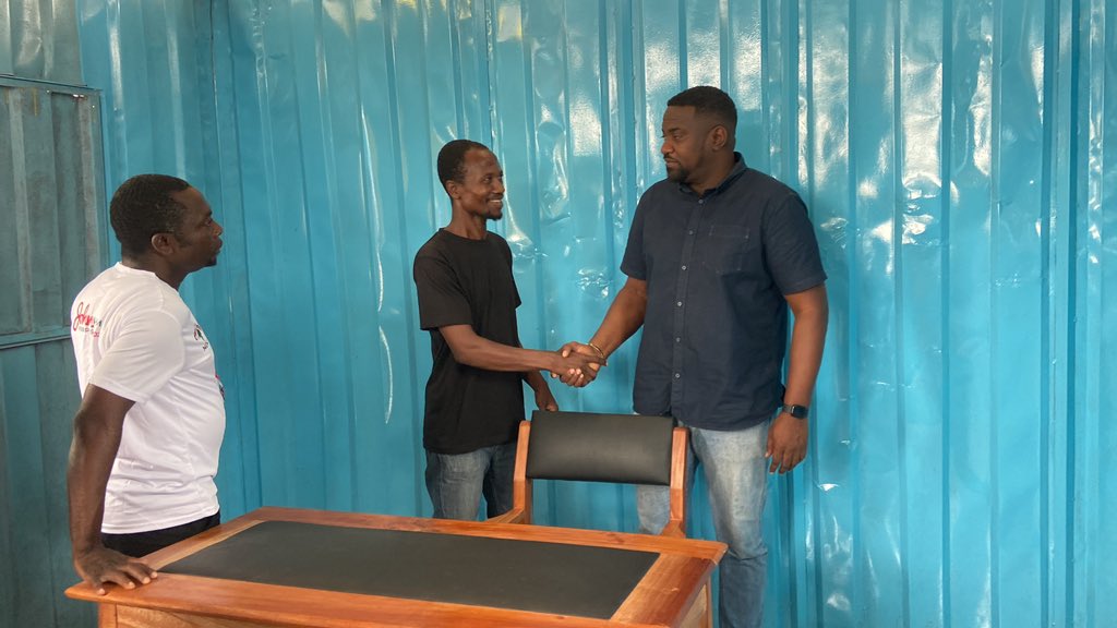 johndumelo tweet picture