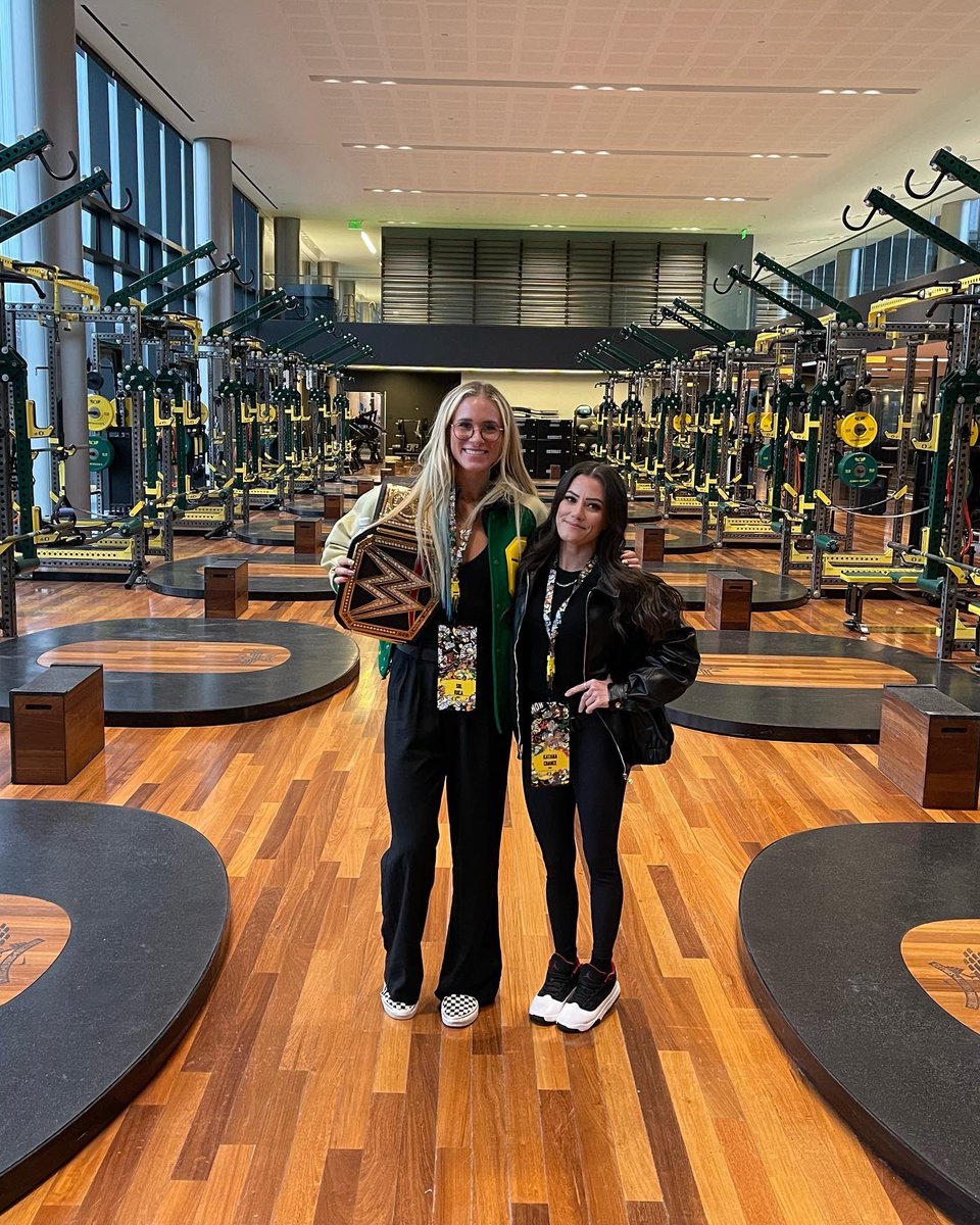 WWERecruit's tweet photo. The @wwe #CampusRush Tour made a stop at @GoDucks last week with @Katana_WWE and @OregonAcroTumb alum @SolRucaWWE #GoDucks https://t.co/WTuq8jlAyF