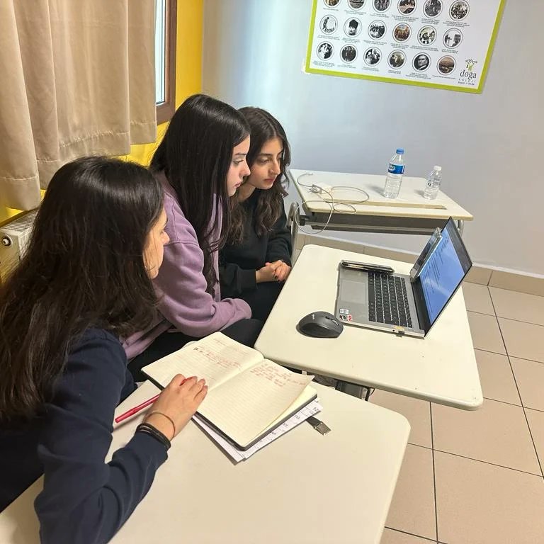 Tübitak Bölge Finallerindeyiz 🏆
Toplumsal Hafıza; Ahıska Türkleri 1944 sürgünü projesini çalışan öğrencilerimiz;
Ayşem KESKİN 
Şimal OKAN
Göksu YILDIZ ve Öğretmenimiz Muhammet AYDIN'I tebrik ederiz 💫 <a href="/binici_yesim/">Yeşim Binici Köseoğlu</a> <a href="/AbayEmel/">Emel.abyky</a> <a href="/cihan11082016/">Cihan Yılmaz</a> <a href="/BaharOylumlu/">Bahar Oylumlu</a> <a href="/DogaOkullari/">Doğa Koleji</a>